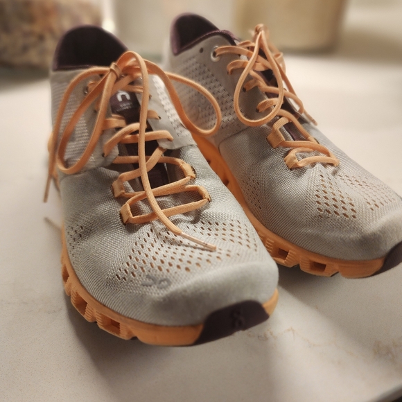 On Running Shoes - On Cloud  size 7.5 silver peach and maroon